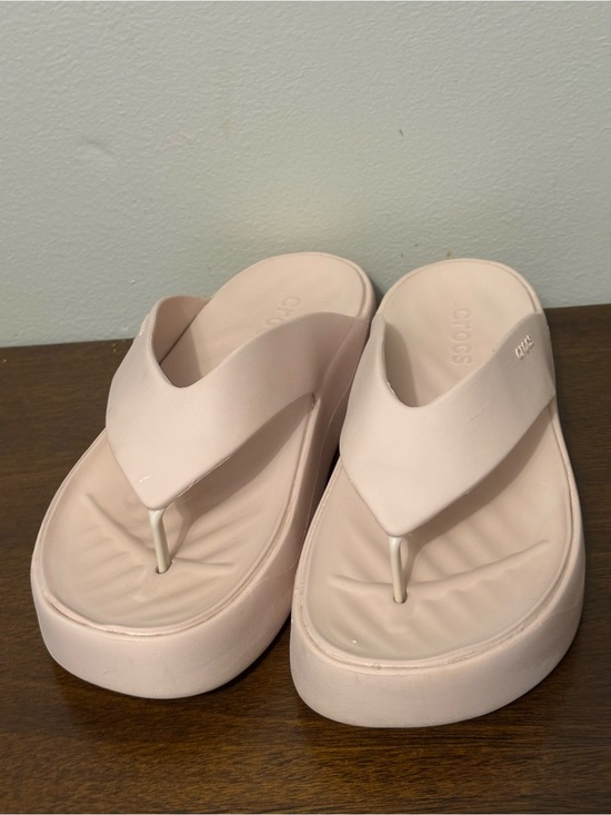 CROCS Shoes - CROCS Women's Platform Flip Sandals in Pale Pink